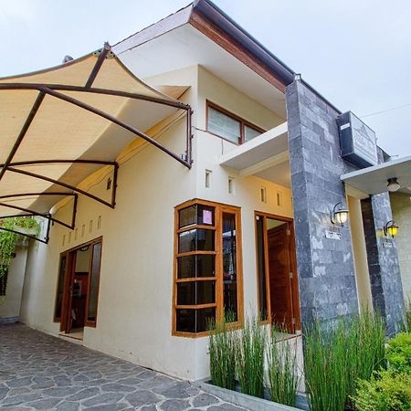 Hotel Ndalem Timoho à Yogyakarta Extérieur photo
